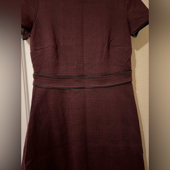 Ann Taylor dress with imitation leather around the waist and collar - Picture 5 of 6